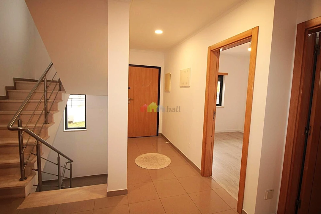 Moradia T5 para Venda em Laranjeiro e Feijó Foto 4