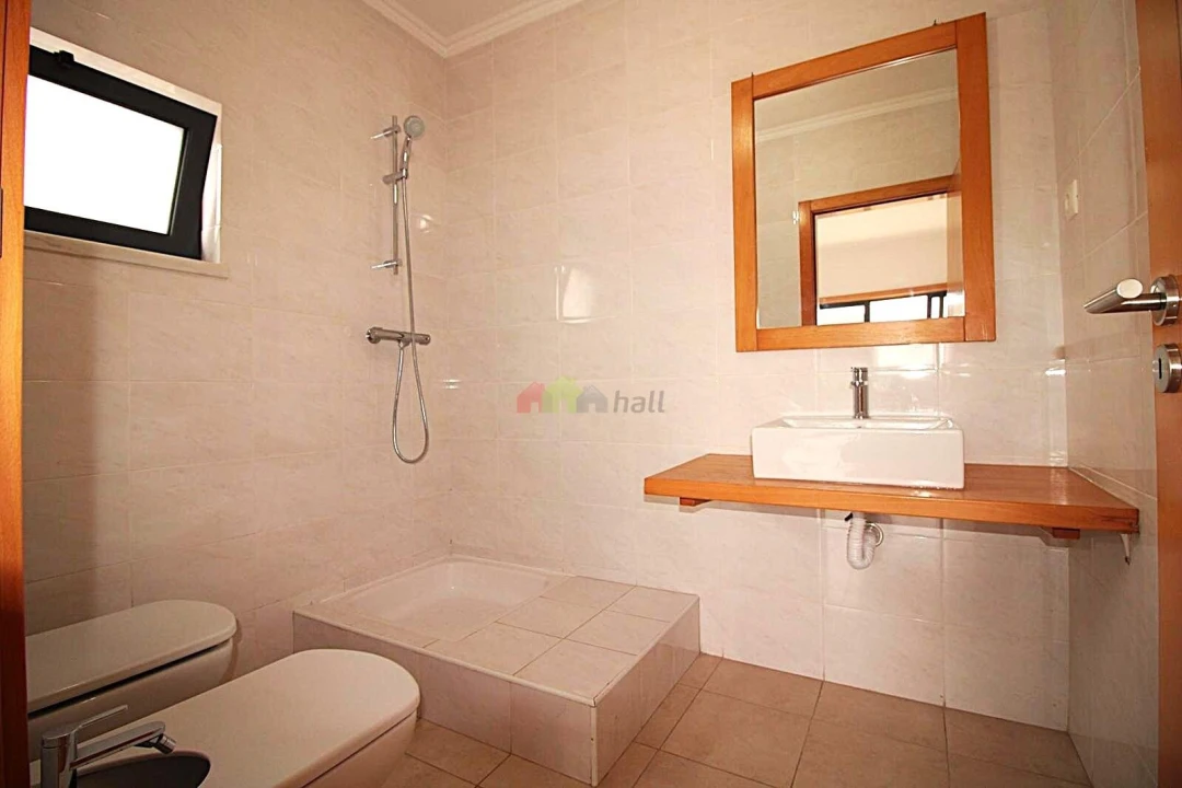 Moradia T5 para Venda em Laranjeiro e Feijó Foto 24