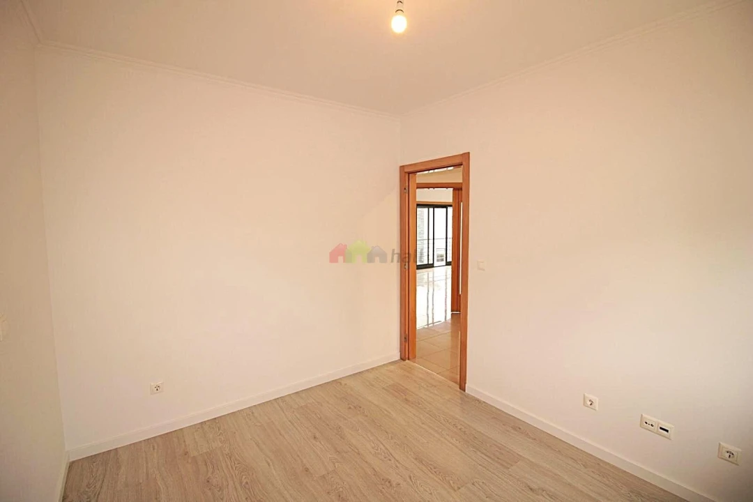 Moradia T5 para Venda em Laranjeiro e Feijó Foto 6