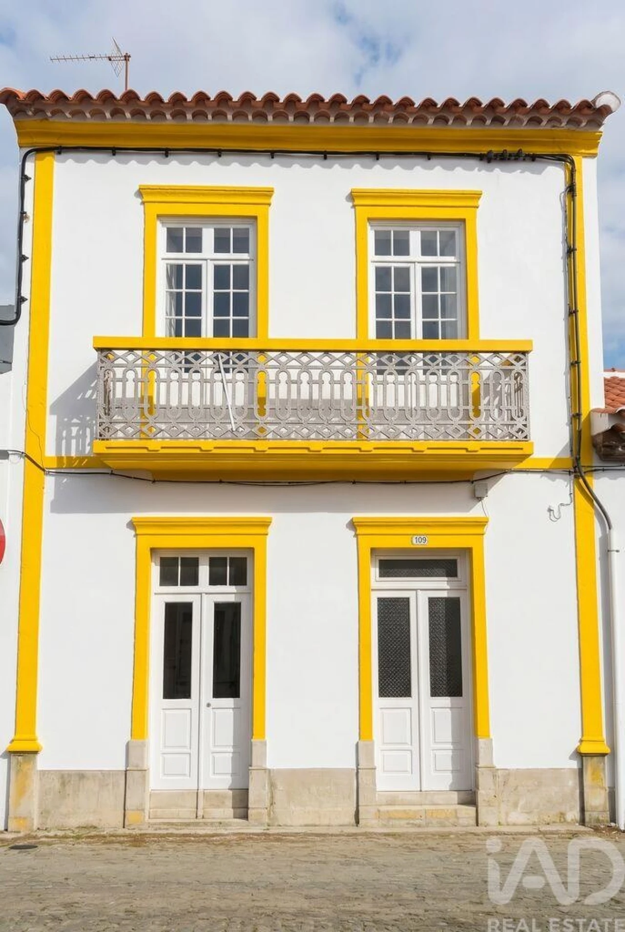 Prédio para Venda em Vila do Porto Foto 1