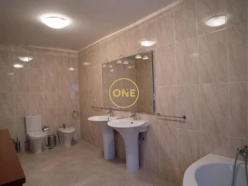 Moradia T4 para Venda em Creixomil e Mariz