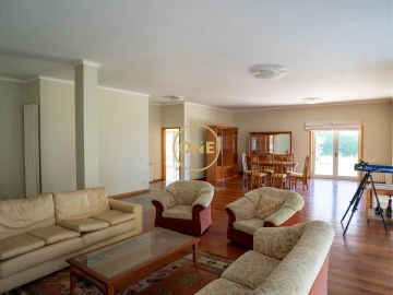 Moradia T4 para Venda em Creixomil e Mariz