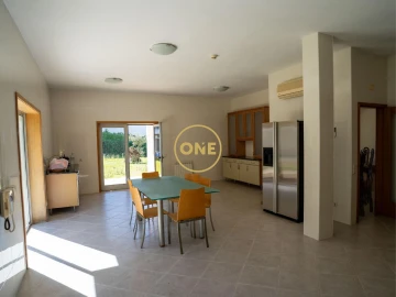 Moradia T4 para Venda em Creixomil e Mariz