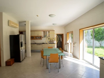 Moradia T4 para Venda em Creixomil e Mariz