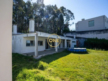 Moradia T4 para Venda em Creixomil e Mariz