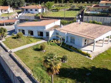 Moradia T4 para Venda em Creixomil e Mariz