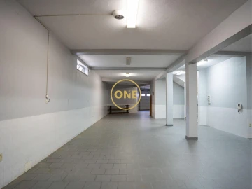 Moradia T4 para Venda em Creixomil e Mariz