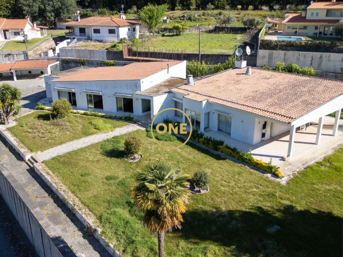 Moradia T4 para Venda em Creixomil e Mariz Foto 2