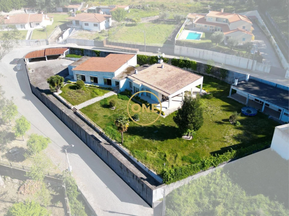 Moradia T4 para Venda em Creixomil e Mariz Foto 1