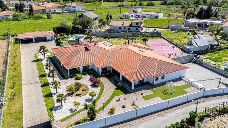 Moradia T5 para Venda em Figueiró (Santiago e Santa Cristina)