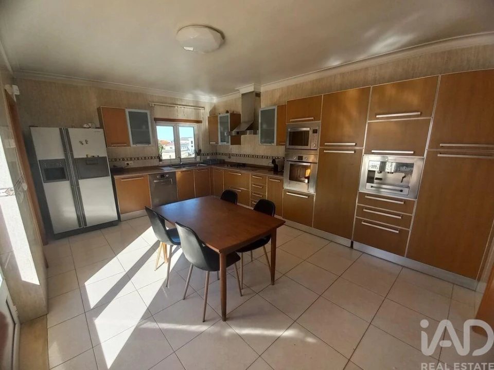 Moradia T4 para Venda em Arrabal Foto 8