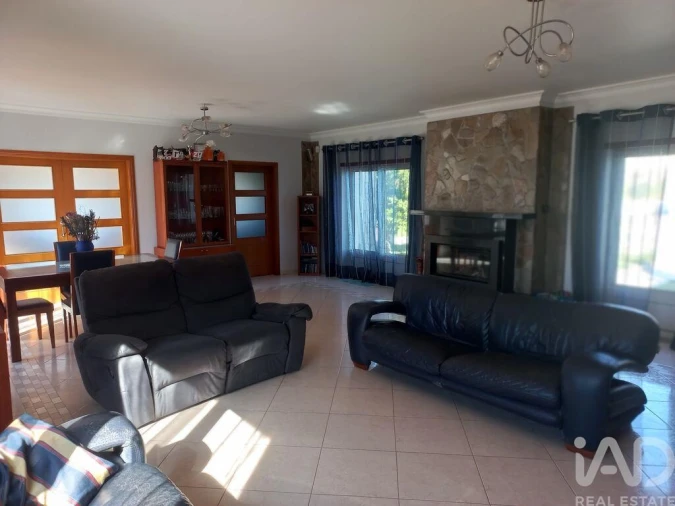 Moradia T4 para Venda em Arrabal Foto 6