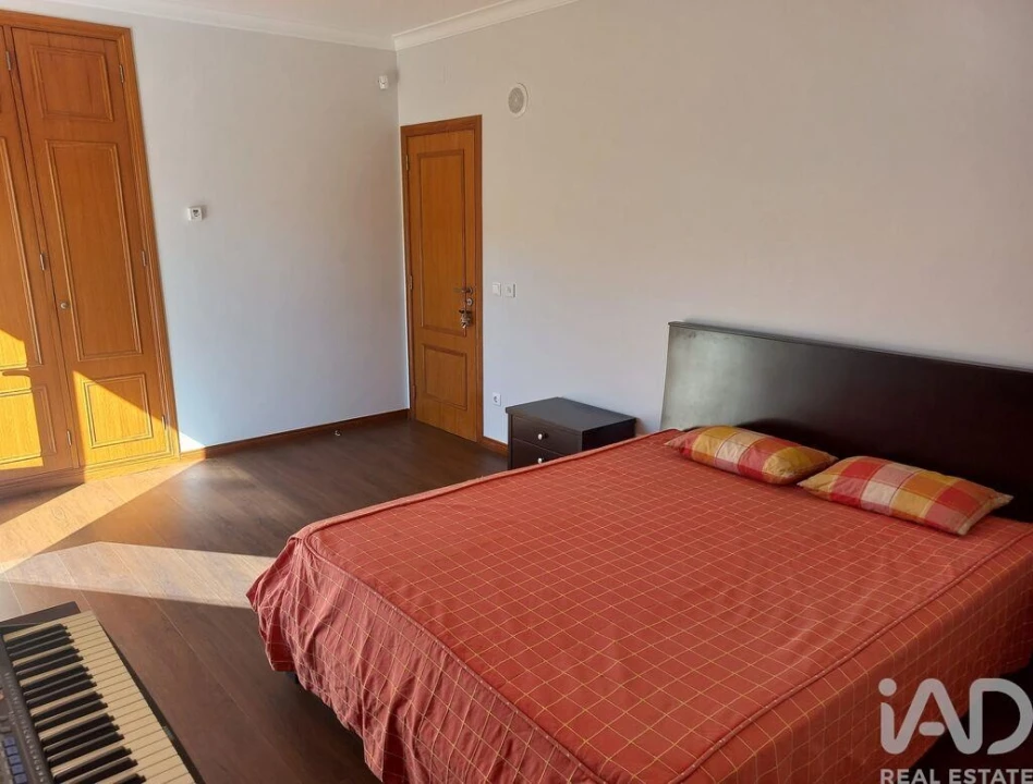 Moradia T4 para Venda em Arrabal Foto 16