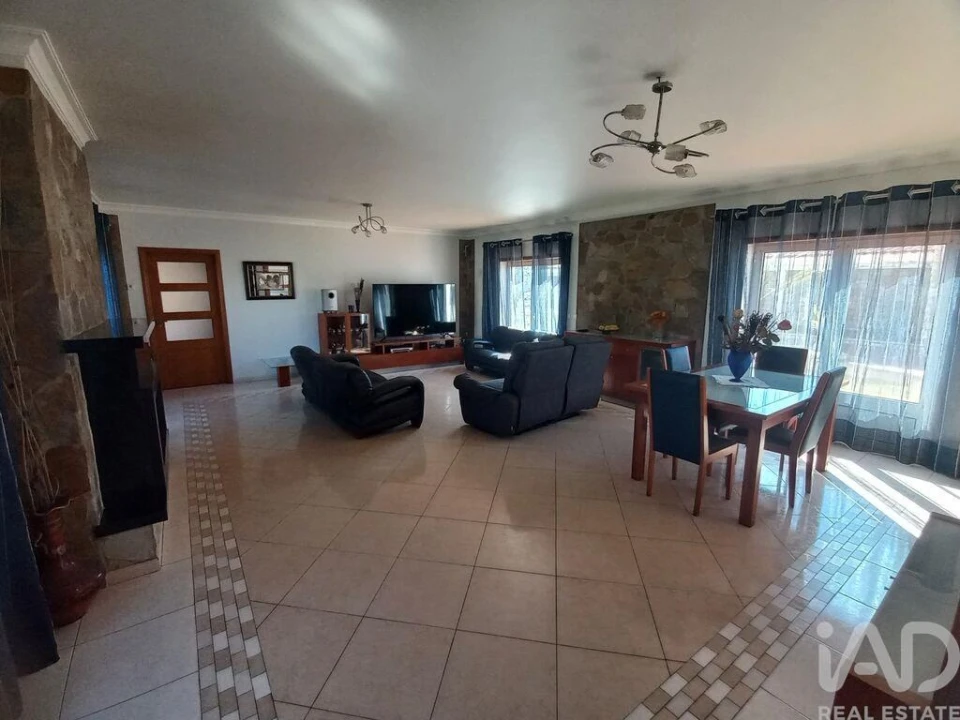 Moradia T4 para Venda em Arrabal Foto 7