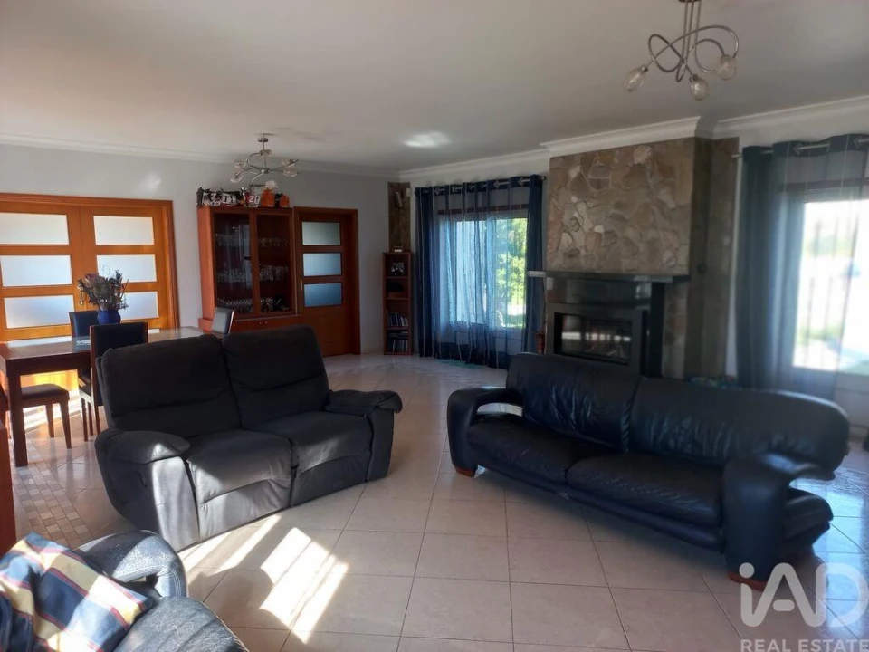 Moradia T4 para Venda em Arrabal Foto 6