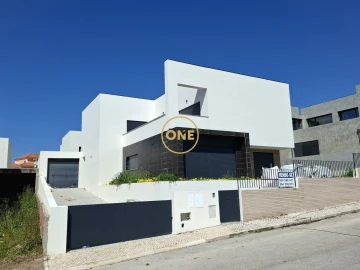 Moradia T5 para Venda em Ponte do Rol