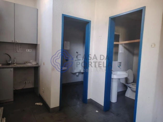 Loja para Venda em Areias, Sequeirô, Lama e Palmeira Foto 16