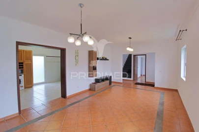 Moradia T3 para Venda em Angra (Nossa Senhora da Conceição)