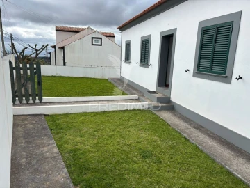 Moradia T3 para Venda em Angra (Nossa Senhora da Conceição)