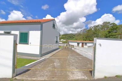 Moradia T3 para Venda em Angra (Nossa Senhora da Conceição)