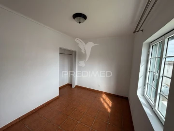 Moradia T3 para Venda em Angra (Nossa Senhora da Conceição)