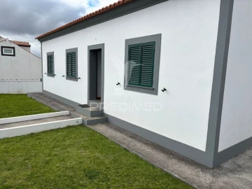 Moradia T3 para Venda em Angra (Nossa Senhora da Conceição)