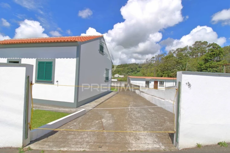 Moradia T3 para Venda em Angra (Nossa Senhora da Conceição) Foto 3