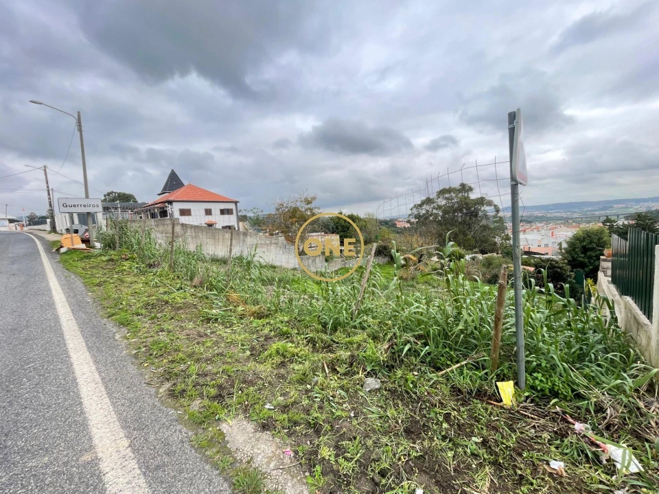 Terreno para Venda em Loures Foto 1