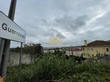 Terreno para Venda em Loures
