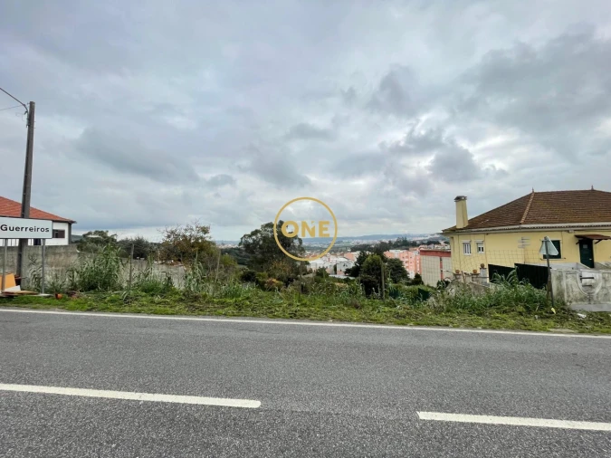 Terreno para Venda em Loures Foto 3