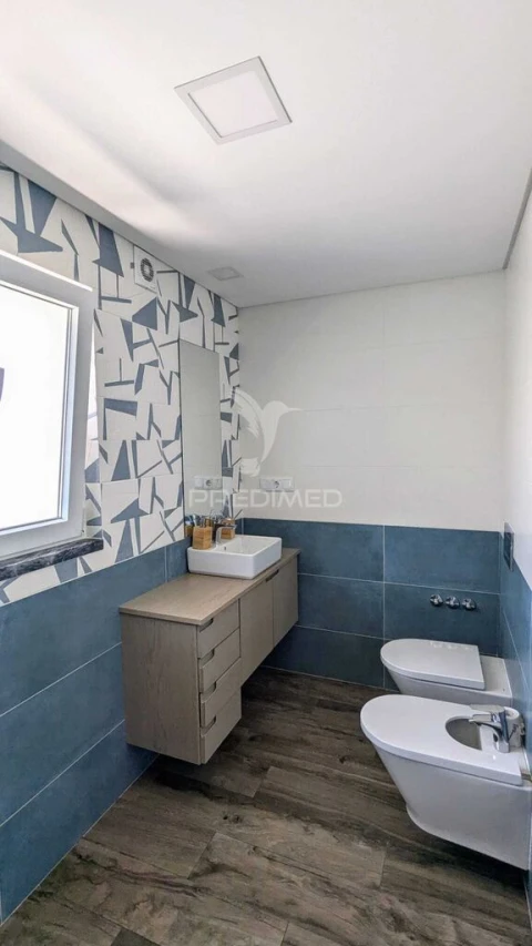 Moradia T4 para Venda em Ramada e Caneças