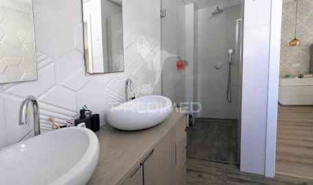 Moradia T4 para Venda em Ramada e Caneças