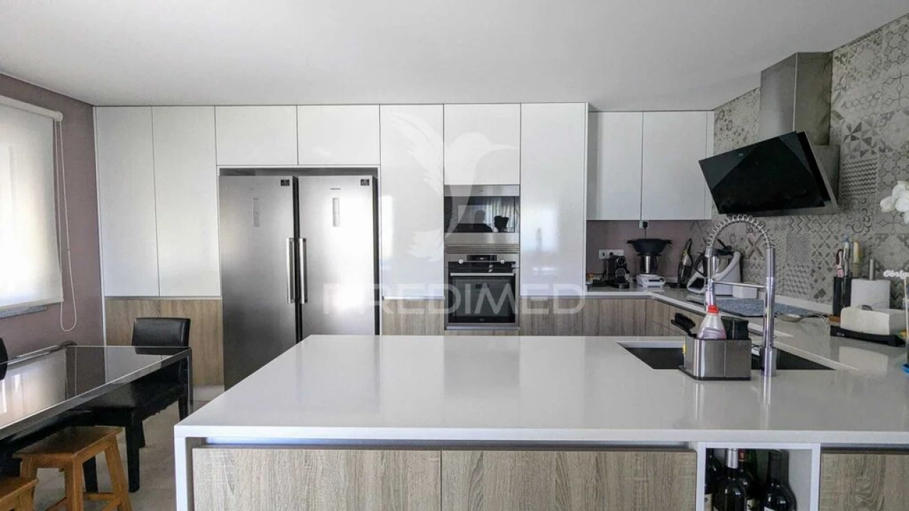 Moradia T4 para Venda em Ramada e Caneças Foto 1