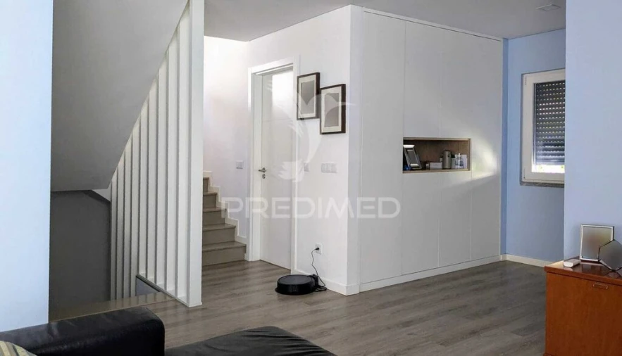 Moradia T4 para Venda em Ramada e Caneças Foto 3