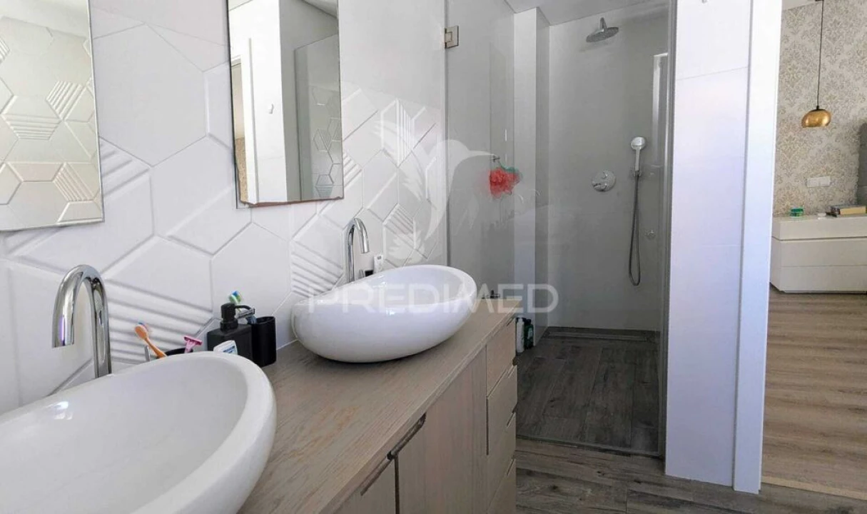 Moradia T4 para Venda em Ramada e Caneças Foto 12