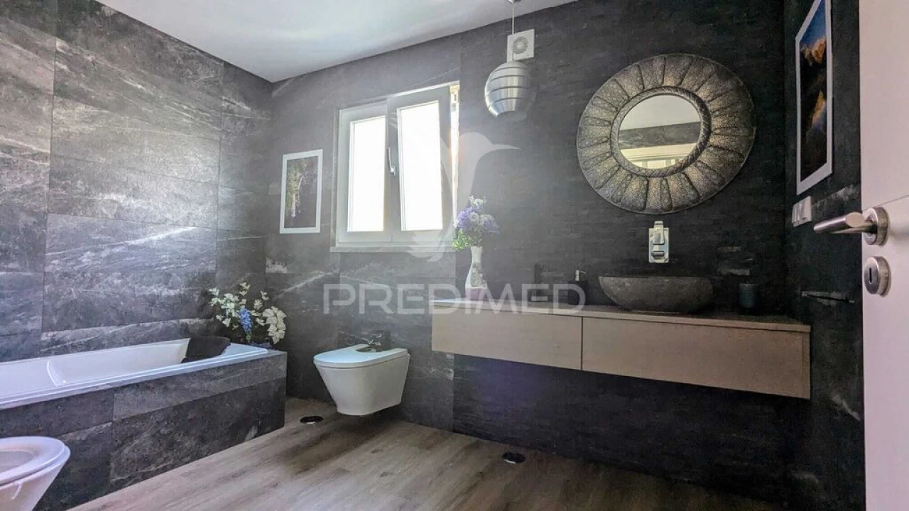 Moradia T4 para Venda em Ramada e Caneças Foto 8