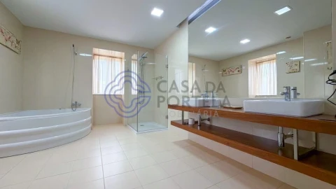 Quinta T8 para Venda em Alpendorada, Várzea e Torrão