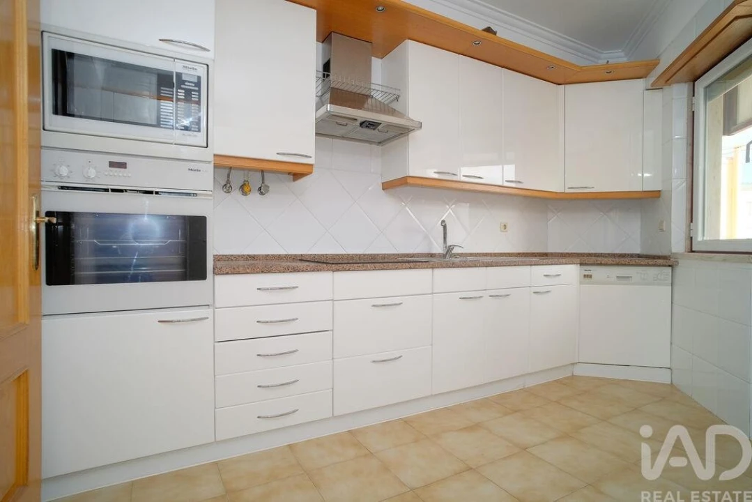 Apartamento T1 para Arrendamento em Avenidas Novas Foto 9