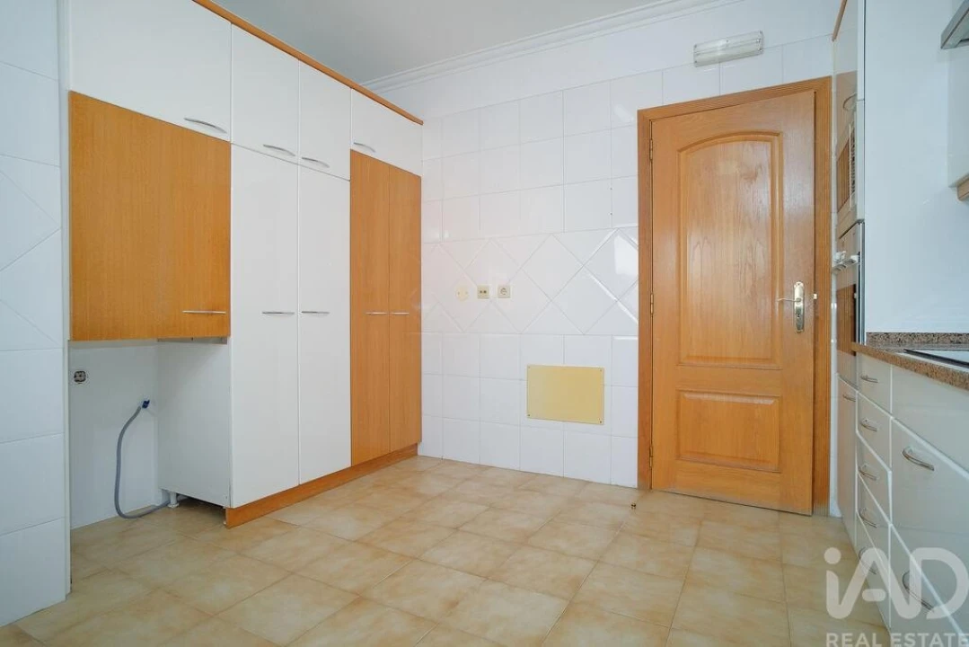 Apartamento T1 para Arrendamento em Avenidas Novas Foto 11