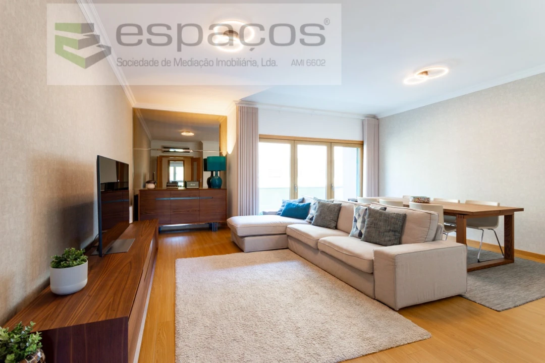 Apartamento T4 para Venda em Santa Iria de Azoia, São João da Talha e Bobadela Foto 1