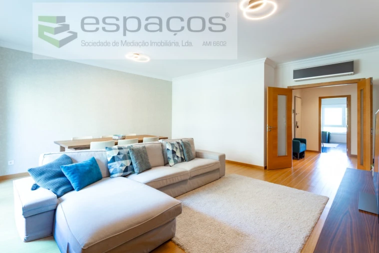 Apartamento T4 para Venda em Santa Iria de Azoia, São João da Talha e Bobadela Foto 8