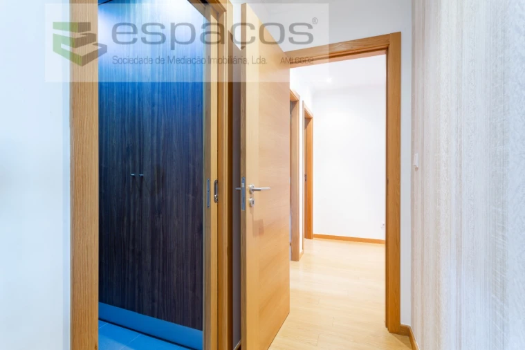 Apartamento T4 para Venda em Santa Iria de Azoia, São João da Talha e Bobadela Foto 18