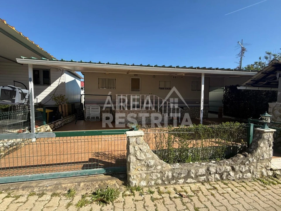 Moradia T4 para Venda em Fernao Ferro Foto 1