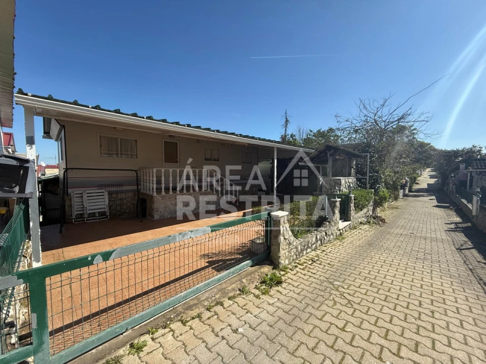 Moradia T4 para Venda em Fernao Ferro Foto 26