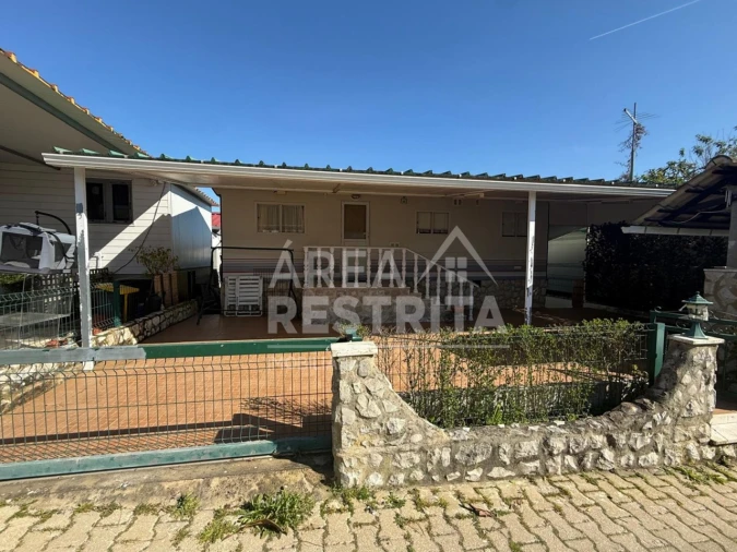 Moradia T4 para Venda em Fernao Ferro Foto 1