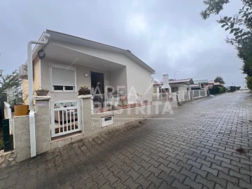 Moradia T2 para Venda em Fernao Ferro