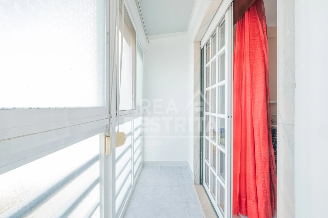 Apartamento T2 para Venda em Quinta do Conde Foto 17