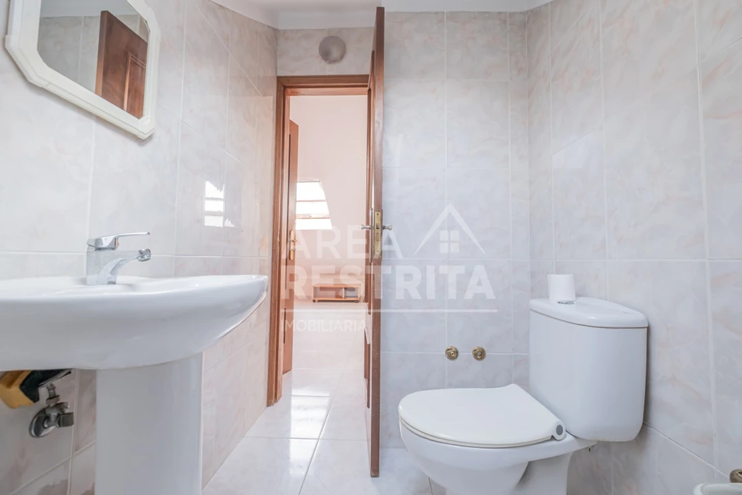 Apartamento T2 para Venda em Quinta do Conde Foto 31