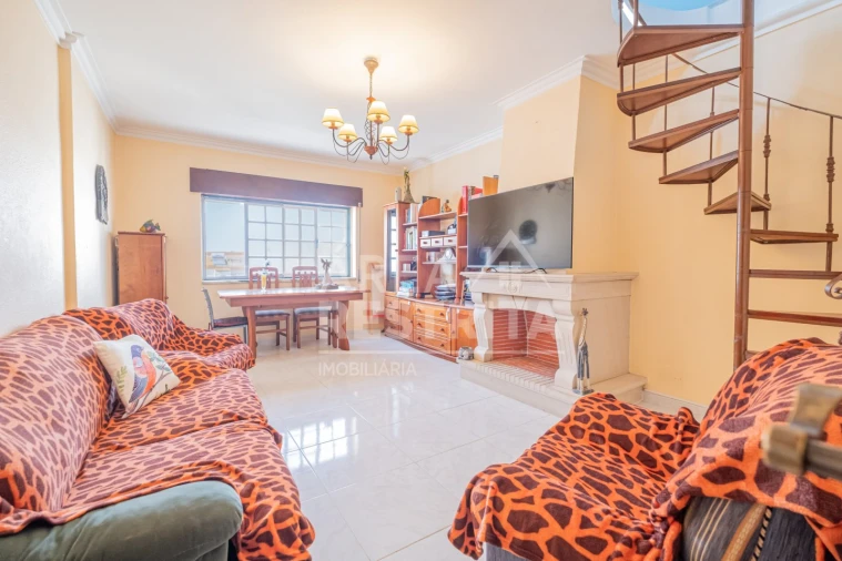 Apartamento T2 para Venda em Quinta do Conde Foto 2