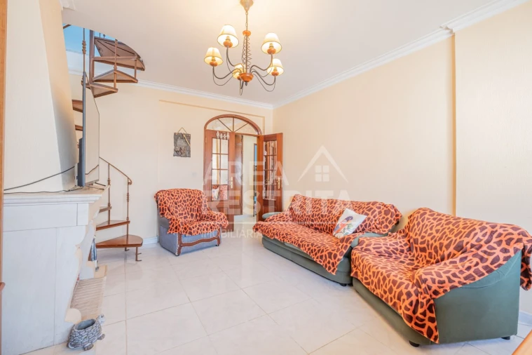 Apartamento T2 para Venda em Quinta do Conde Foto 3